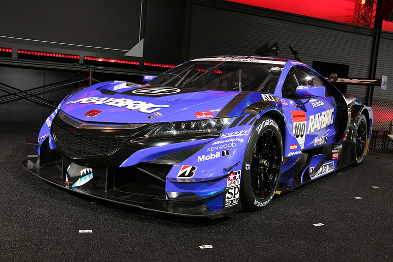 山本尚貴選手とジェンソン・バトン選手のコンビで2018年のSUPER GT年間優勝を果たした「RAYBRIG NSX-GT」。2019年シーズンはチャンピオンマシンとしてゼッケンNo.1でレース参戦する