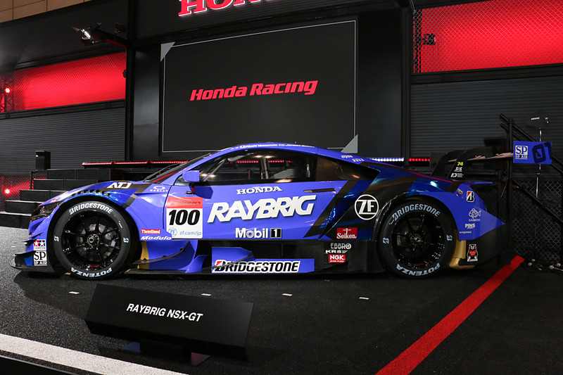 山本尚貴選手とジェンソン・バトン選手のコンビで2018年のSUPER GT年間優勝を果たした「RAYBRIG NSX-GT」。2019年シーズンはチャンピオンマシンとしてゼッケンNo.1でレース参戦する