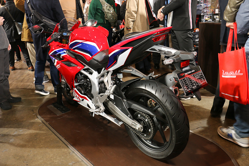 市販車やレース用のバイクも展示されていた