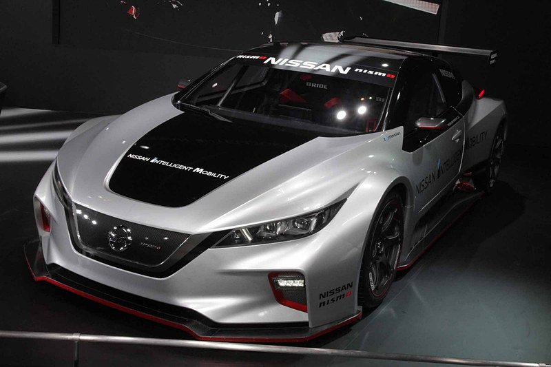 日産のモータースポーツを担うNISMOのレーシングテクノロジーによって開発され、先代の2倍以上の最高出力と最大トルクを発生する新型EVレーシングカー「NISSAN LEAF NISMO RC」