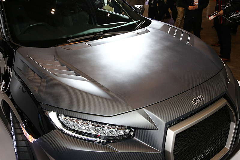 MUGEN RC20GTは専用のエアロパーツを装着し、純正状態のシビック TYPE Rから大きな意匠チェンジを行なっている。どのアイテムも空力特性を意識した作りで、実際の走行テストでも効果を確認している。機関系もエンジンはバランス取りやクリアランス調整が施され、徹底したフリクションロスを実現