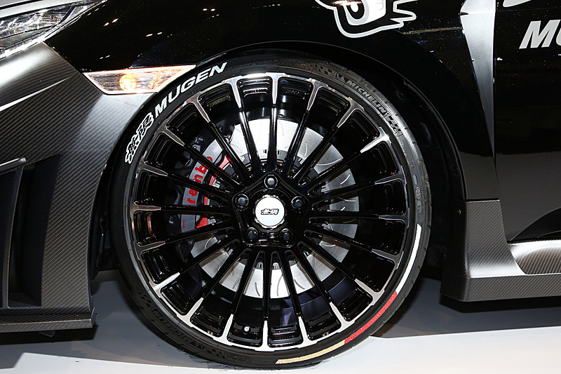 足まわりのセットアップはサーキット走行を想定したもので、GT3マシンのノウハウが取り入れられている。MUGEN RC20GTは、パーツをパッケージングで販売することを検討しているそうだ