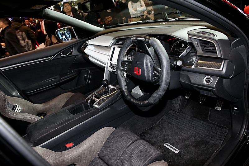 足まわりのセットアップはサーキット走行を想定したもので、GT3マシンのノウハウが取り入れられている。MUGEN RC20GTは、パーツをパッケージングで販売することを検討しているそうだ