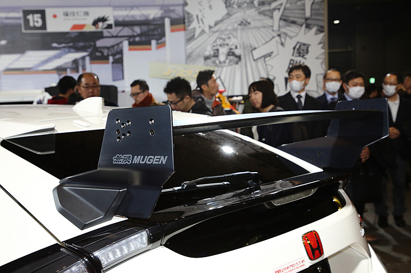 MUGEN CIVIC TYPE R Prototypeは、ストリートでの使用も想定したライトチューンが施されている。純正状態のシビック TYPE Rをより楽しむための多彩なアイテムが装着されていて、オーナーの参考になるモデルと言える