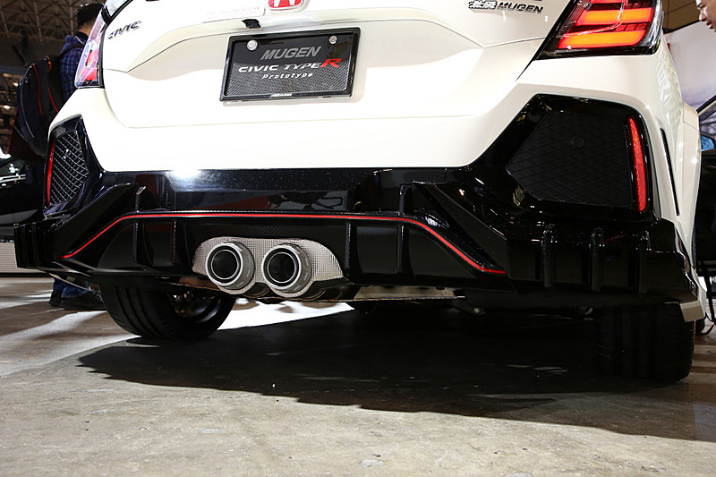 MUGEN CIVIC TYPE R Prototypeは、ストリートでの使用も想定したライトチューンが施されている。純正状態のシビック TYPE Rをより楽しむための多彩なアイテムが装着されていて、オーナーの参考になるモデルと言える