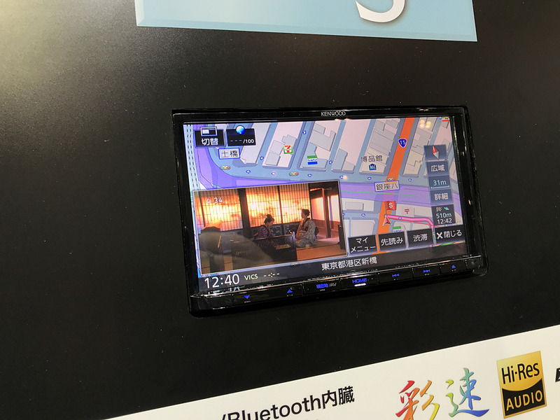 販売の中心となる「TYPE S」はバリエーションの多さも魅力の1つ。8V型「TYPE S」の「MDV-S706L」（左）、7V型200mmワイドの「MDV-S706W」（中）、7型の「MDV-S706」（右）を見比べながら操作が可能だ