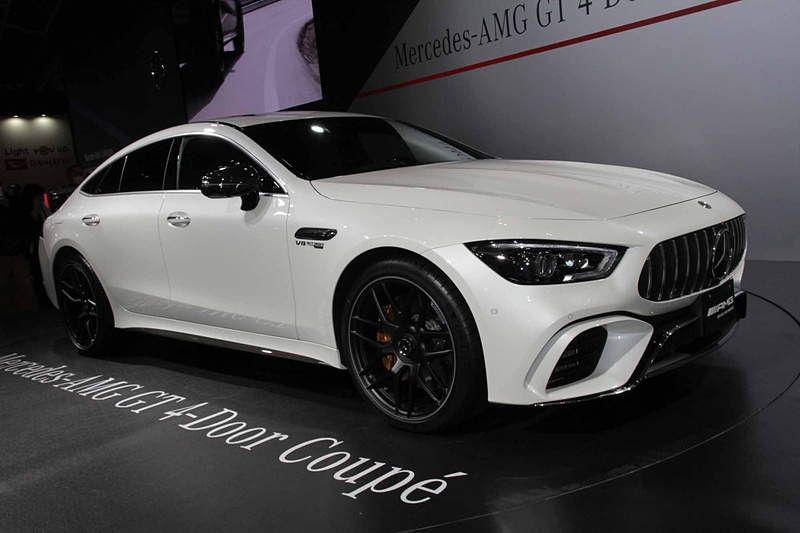 発売前の「メルセデスAMG GT 4ドアクーペ」を参考展示