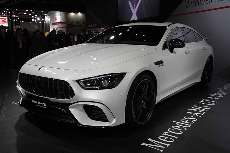 発売前の「メルセデスAMG GT 4ドアクーペ」を参考展示