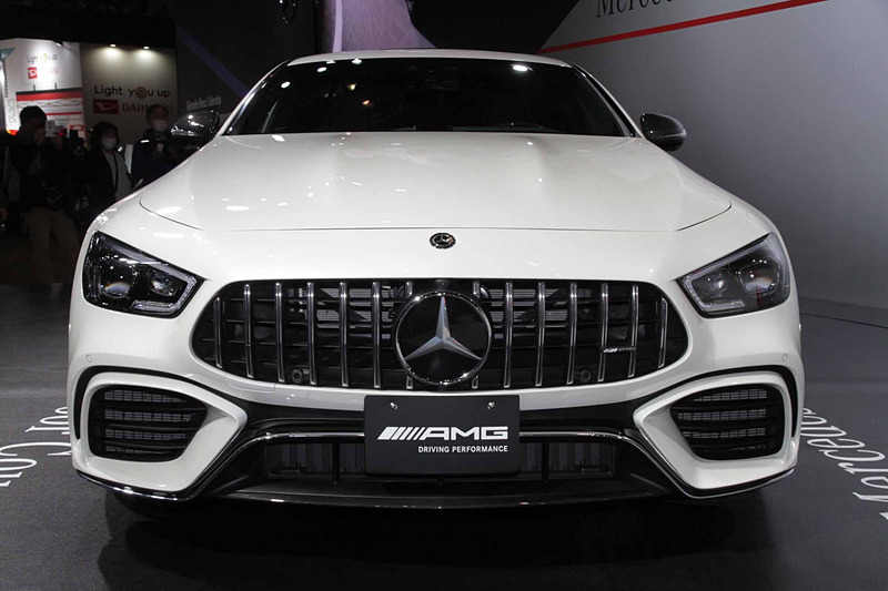 発売前の「メルセデスAMG GT 4ドアクーペ」を参考展示