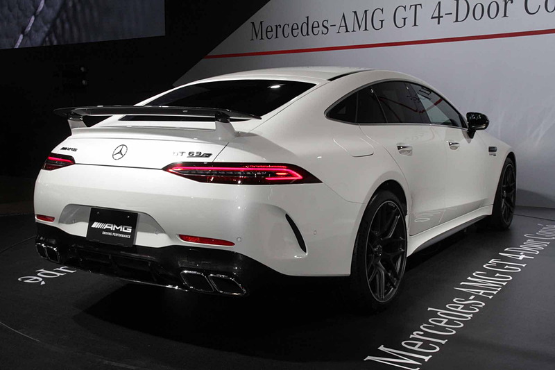 発売前の「メルセデスAMG GT 4ドアクーペ」を参考展示