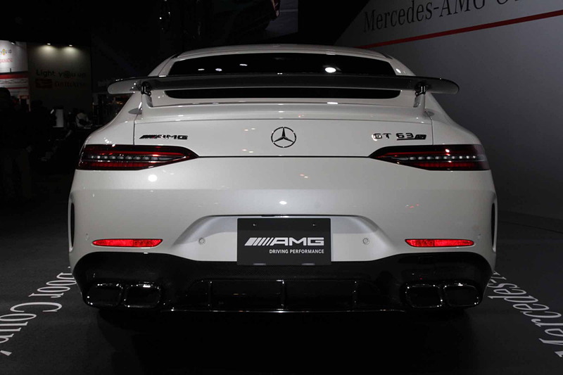 発売前の「メルセデスAMG GT 4ドアクーペ」を参考展示