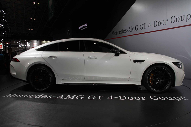 発売前の「メルセデスAMG GT 4ドアクーペ」を参考展示