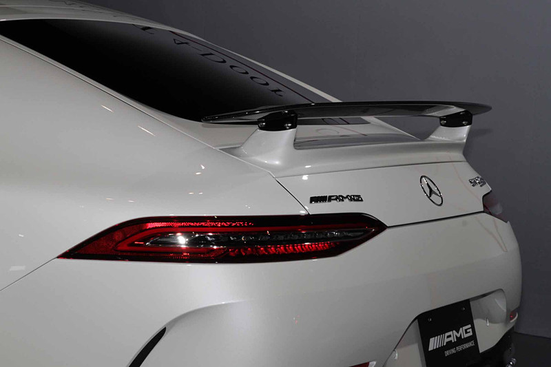 発売前の「メルセデスAMG GT 4ドアクーペ」を参考展示