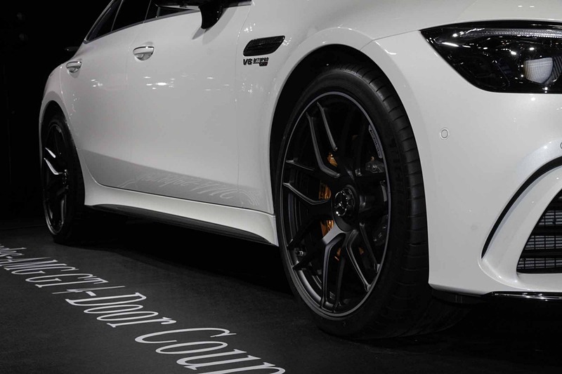 発売前の「メルセデスAMG GT 4ドアクーペ」を参考展示