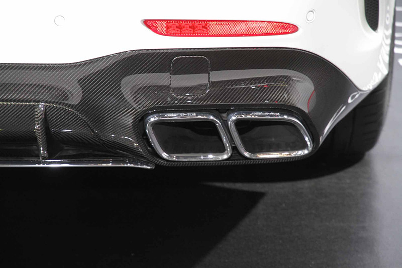 発売前の「メルセデスAMG GT 4ドアクーペ」を参考展示