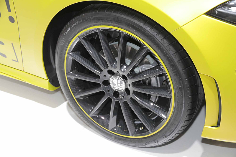 コンパクトカーのAクラス「A 180 Style」。対話型AIによる操作デモも試せる体験型の展示がされていた。直列4気筒DOHC 2.0リッター直噴ターボエンジン（最高出力100kW［136PS］、最大トルク200Nm［20.4kgfm］）を搭載。駆動方式は2WD（FF）。ボディサイズは4420×1800×1420mm（全長×全幅×全高）。車両重量は1360kg。AMGライン装着車は全長が4440mm、車両重量が1400kgとなる