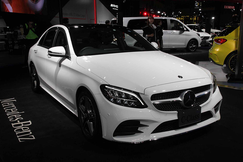 「C 180 アバンギャルド」。直列4気筒DOHC 1.6リッター直噴ターボエンジン（最高出力115kW［156PS］、最大トルク250Nm［25.5kgfm］）を搭載。駆動方式は2WD（FR）。ボディサイズは4690×1810×1425mm（全長×全幅×全高）。車両重量は1510kg