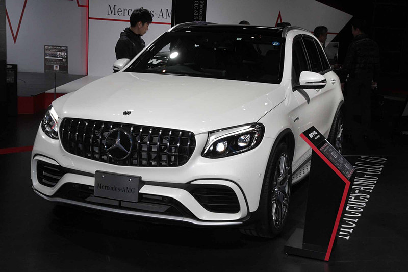 「メルセデスAMG GLC 63 S 4MATIC＋」。V型8気筒DOHC 4.0リッター直噴ツインターボエンジン（最高出力375kW［510PS］、最大トルク700Nm［71.4kgfm］）を搭載。駆動方式は4WD。ボディサイズは4675×1930×1625mm（全長×全幅×全高）。車両重量は2050kg