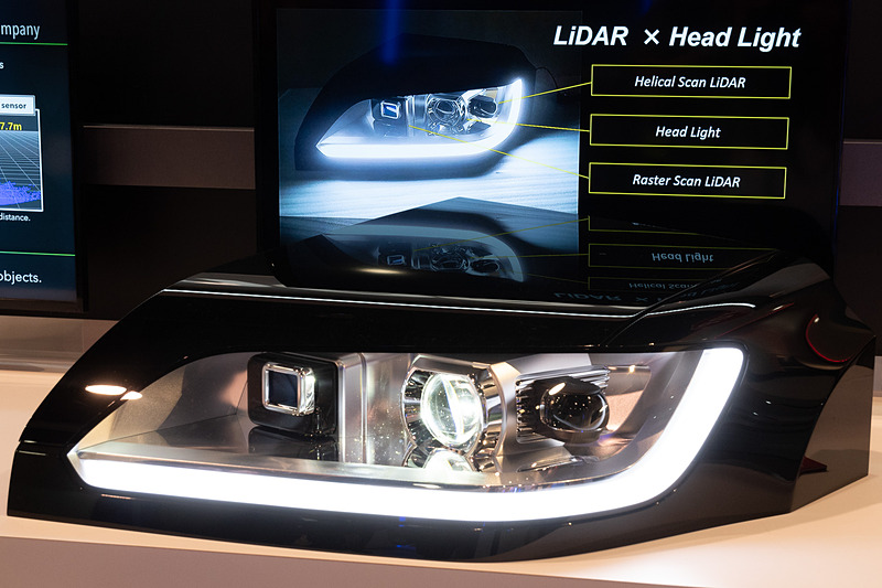 パイオニアが3D-LiDARのユースケースとして展示した「3D-LiDAR一体型ヘッドライト」