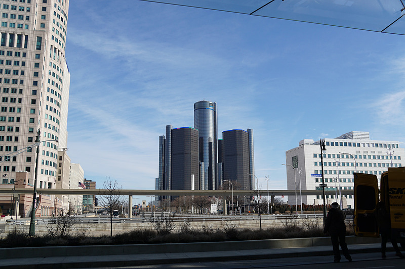 デトロイトショーの会場はGM本社の近くに位置する「Cobo Center」。近くを流れるデトロイト川を越えるとカナダとなる