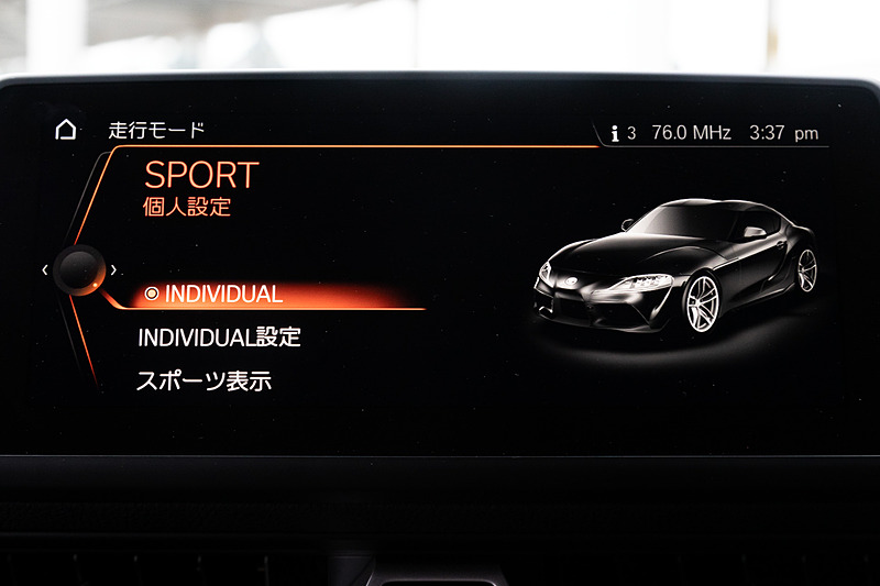 インテリアではシフト・バイ・ワイヤ式のシフトレバー、8.8インチのTFTメーター、大型フルカラーヘッドアップディスプレイによる新世代コクピットレイアウトを採用