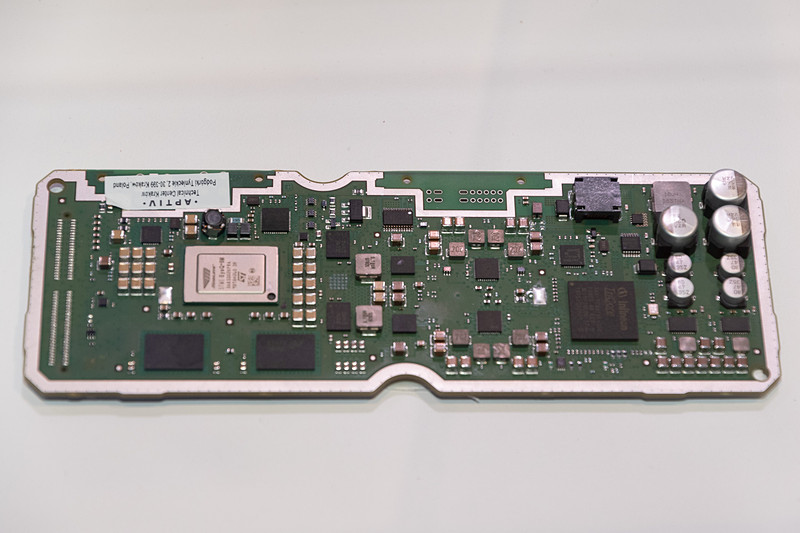 Mobileye EyeQ5搭載ボード