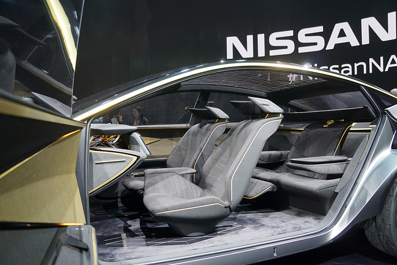 セダンやクロスオーバーとも違うフォルムで広い室内空間を実現し、回転式のフロントシート、リアの中心に「プレミア」リアセンターシート、その両サイドに小型「アウトボードシート」を備えた「2＋1＋2」のシートレイアウトを採用するなど、将来の「ニッサン インテリジェント モビリティ」を体現したという