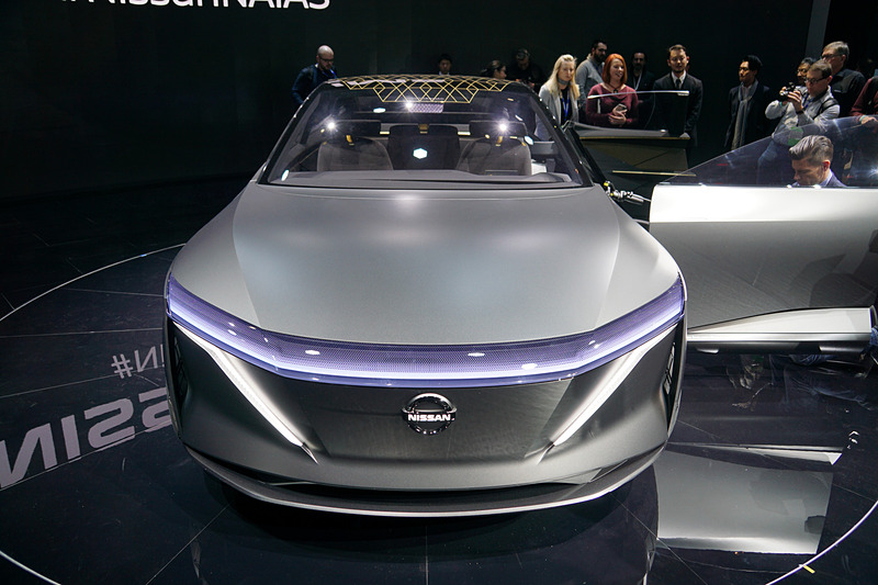 ボディサイズは4845×1900×1500mm（全長×全幅×全高。全幅はドアミラー除く）で、ホイールベースは2900mm。フロントとリアにモーターを採用して、360kWの出力と800Nmのトルクを発生。駆動方式は4WD。115kWhの大容量バッテリーを搭載して、一充電あたりの走行距離は380マイルを実現した