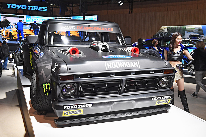 YouTube動画の「Ken Block's GYMKHANA TEN」でケン・ブロック選手がドライブした車両などを展示したTOYO TIREブース