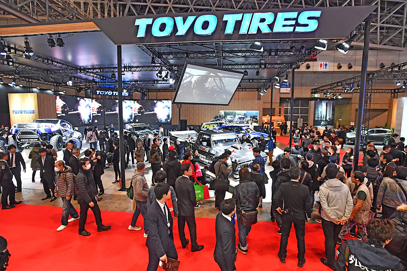 大勢の来場者でにぎわうTOYO TIREブース