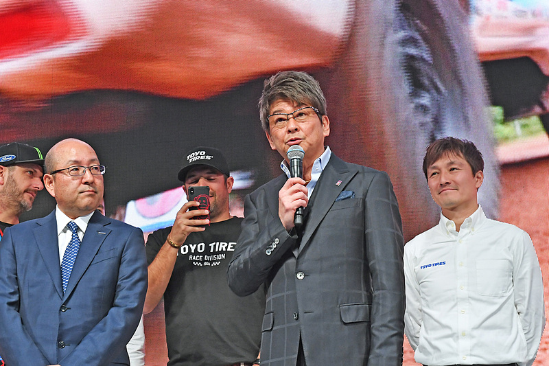 ラリーレースでの経験を元にOPEN COUNTRYの走破性の高さを語る哀川翔さん