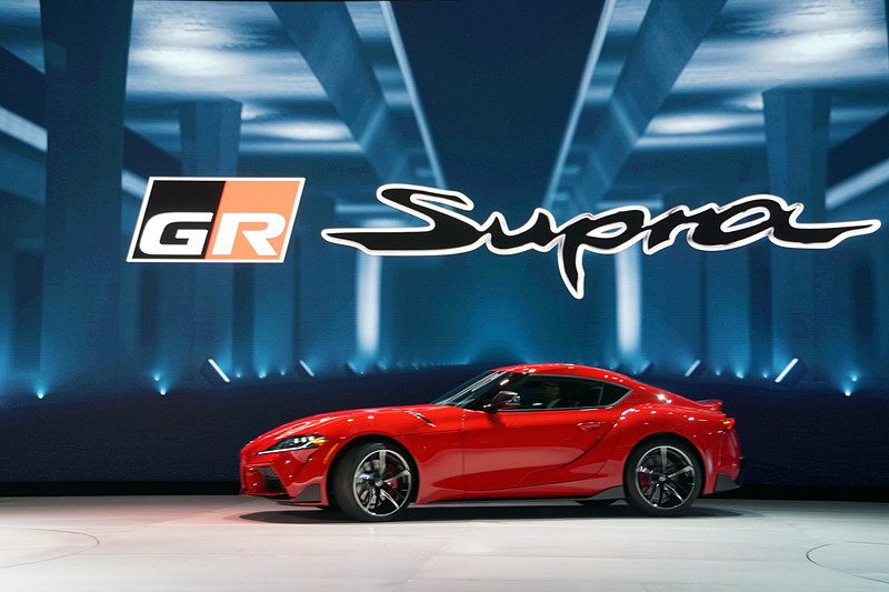 豊田章男社長が新型スープラで登場した