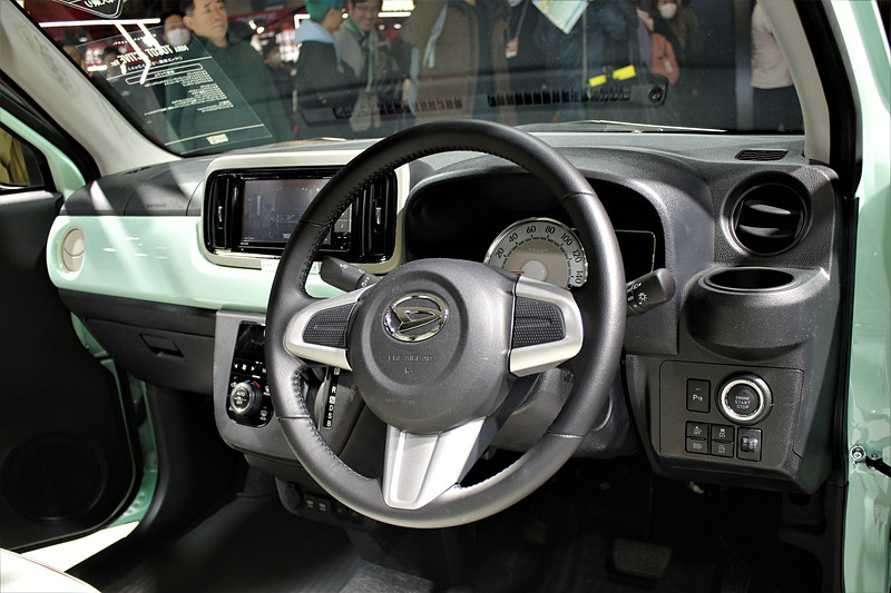 純正用品のシートカバーを利用して内装をコーディネート