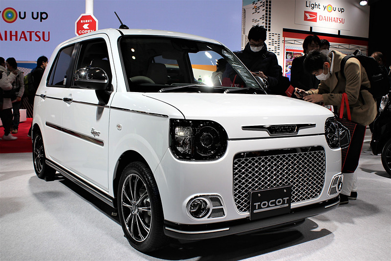 メッシュデザインのフロントグリルと純正用品を使って大きくイメージチェンジ