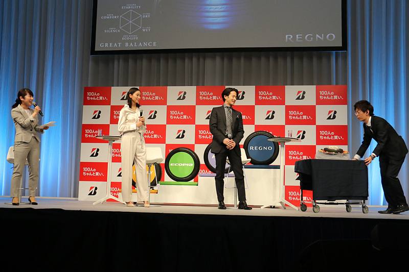 トークセッション中には1月2日が48歳の誕生日だった竹野内さんに、タイヤを模した特製バースデーケーキが贈られるサプライズも実施