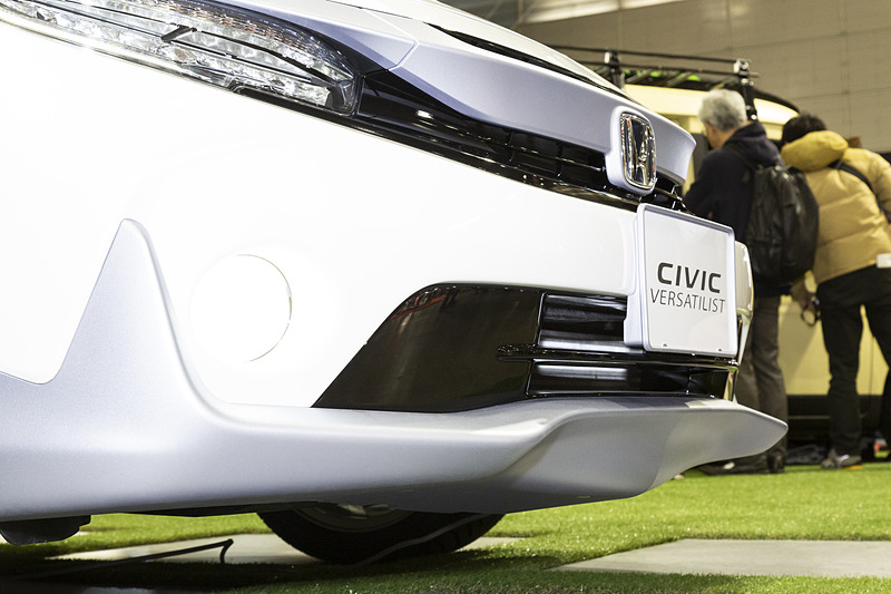 エアロパーツとプロテクターを融合させたイメージのパーツを装着。こうした造形はこれまでにない新しいもの