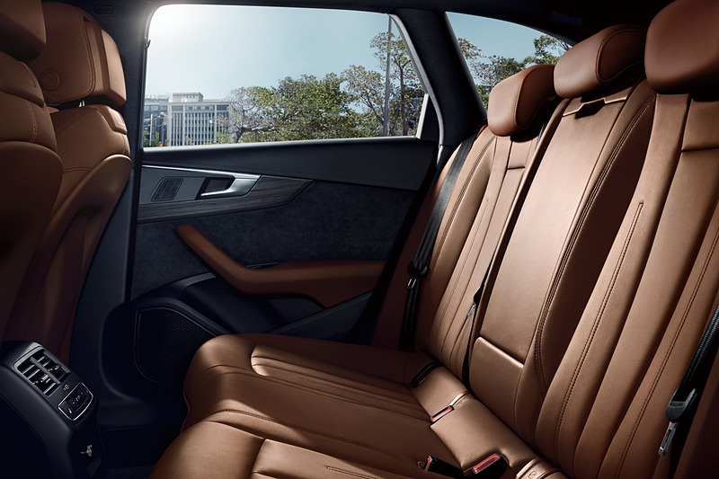 sportグレードの内装色に「ヌガーヌブラウン」が追加された