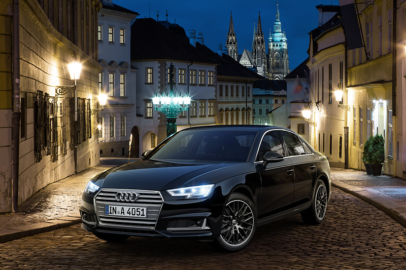 限定車「A4 35 TFSI sport black elegance」