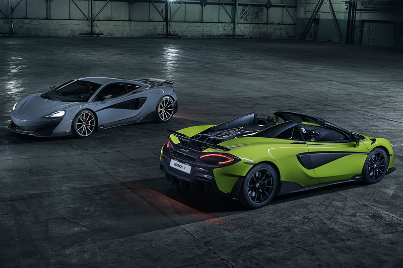 クーペボディの「600LT」（左）とコンバーチブルモデルの「600LT Spider」（右）