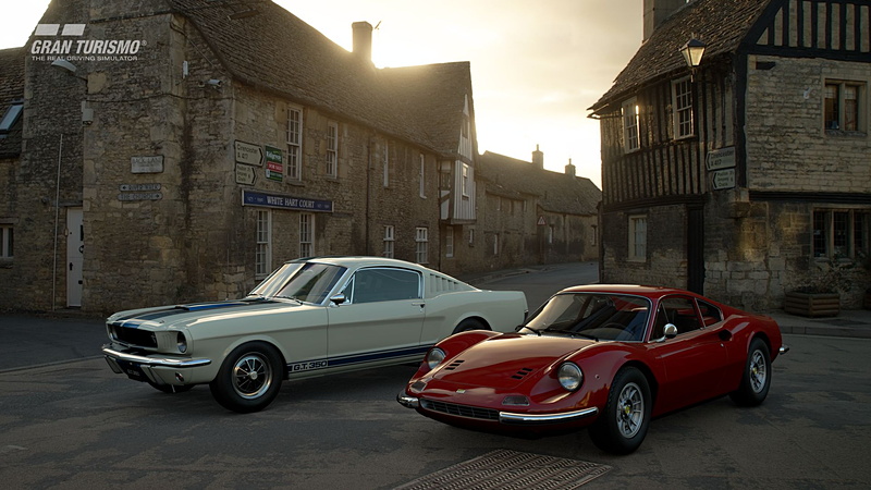 「シェルビー G.T.350 '65」(左)「フェラーリ ディーノ 246GT '71」(右)