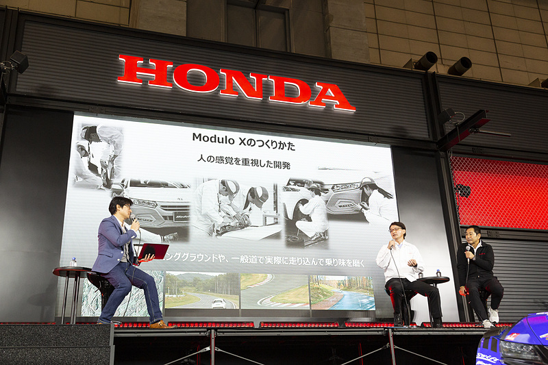 ホンダブースのステージで行なわれた「Modulo Xトークショー」