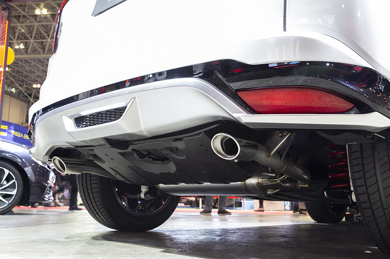 リアの下まわりも同様の空力パーツが付く。Honda SENSINGとの関係があるので、車高はベース車と変わっていない