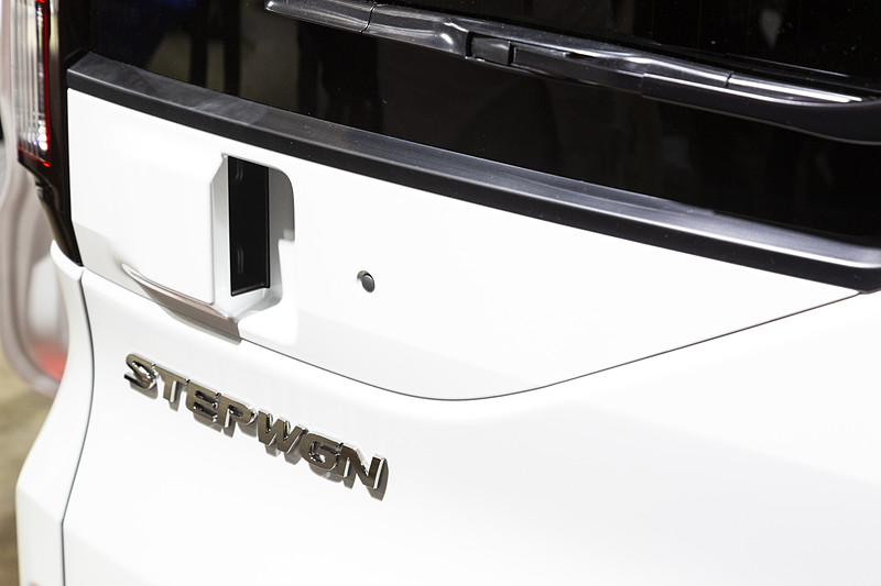 リアまわりも各部の色使いが変更されている