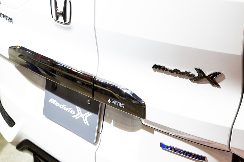 リアまわりも各部の色使いが変更されている