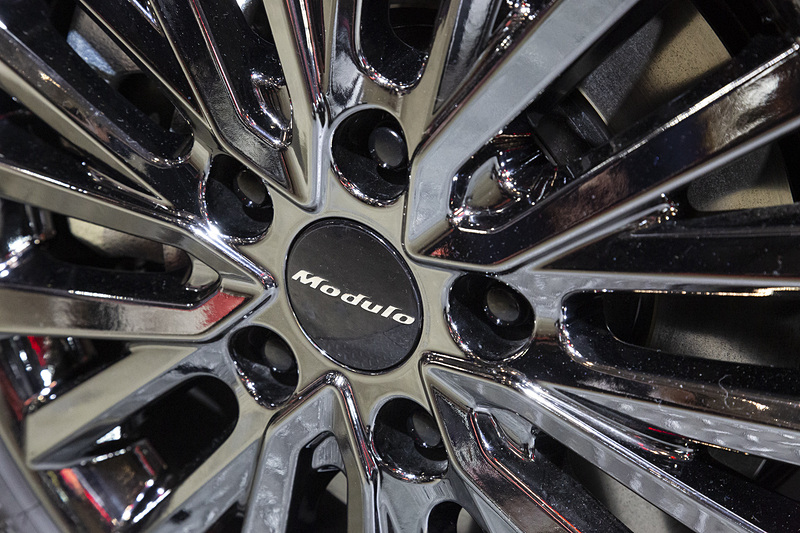 ホイールのカラーだけでなくナットの色も合わせてある