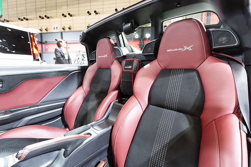 純正アクセサリーのシートセンターバッグもModulo X専用品が用意された