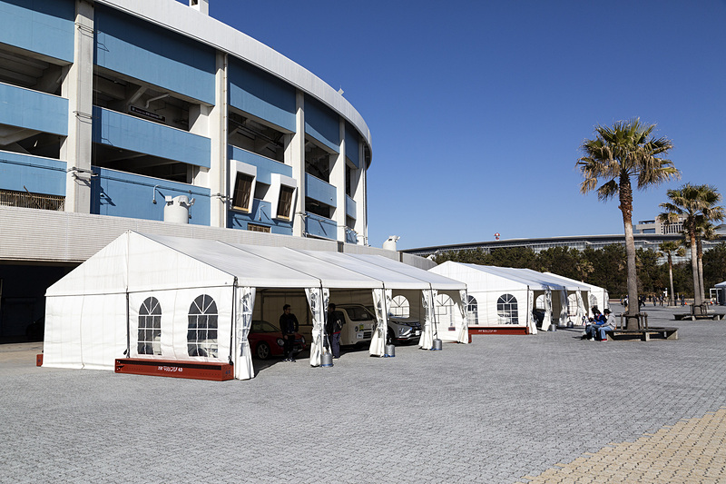 展示ホールとは別に、幕張メッセに隣接するZOZOマリンスタジアムの敷地内では同乗試乗会が行なわれていた。ホンダアクセスはここに、なんとコンセプトカーの「T880」と「S660 Neo Classic」を出していた