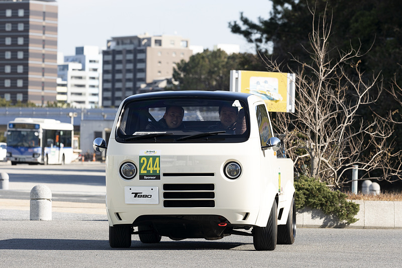 T880の試乗の模様。コンセプトカーに乗る機会はまずないので貴重な機会となっていた