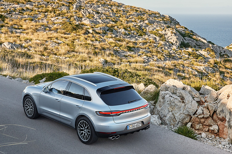 新型マカン Sの走行イメージ