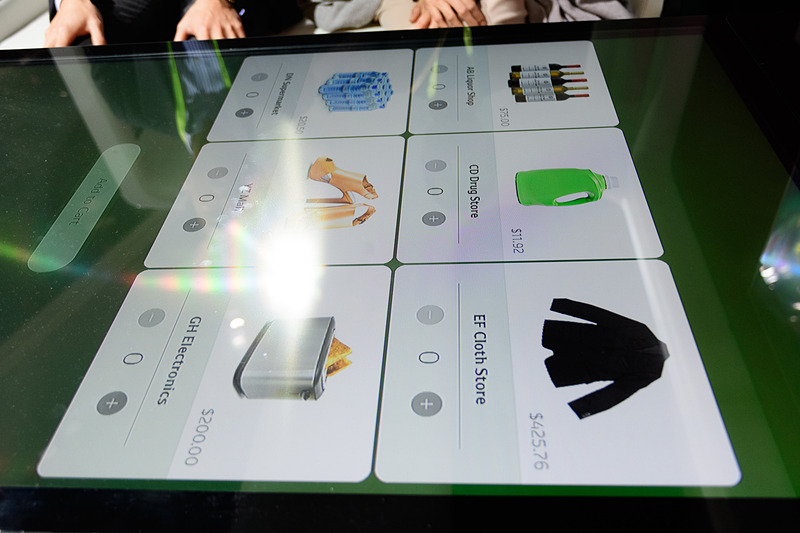 ショッピングなどが可能となっている